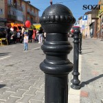 Тротуарные столбики - молчаливое “Нет” с целью сохранить добрососедские отношения.